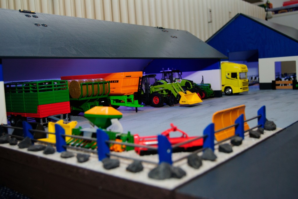 Willkommen auf Max-Agrar de - Siku und Siku Control 32 Bauernhof zum spielen