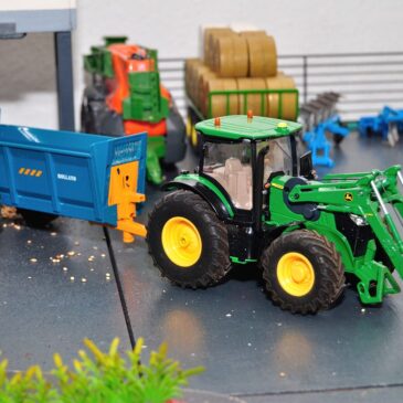 Siku Control 32 John Deere 7R mit Frontlader zurück aus der Werkstatt