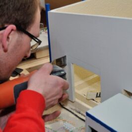 Siku Bauernhof Lagerhalle Tore verbreitern