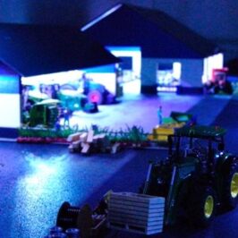 Max-Agrar Siku Bauernhof Strassenbeleuchtung Laternen bei Nacht