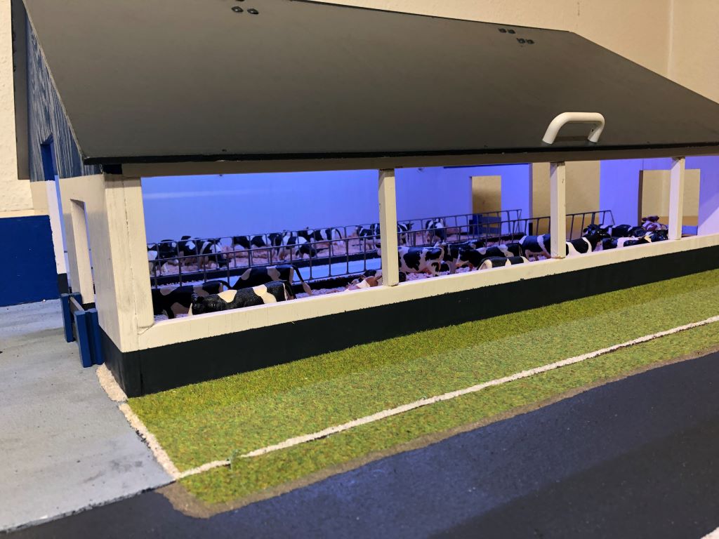 Siku Control 32 Bauernhof Diorama Kuhstall